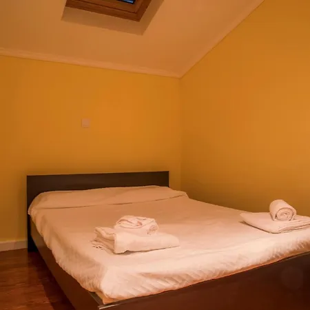 Apartment B36 - Historical Highstreet!